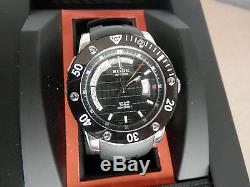 Belle montre de plongée automatique Edox