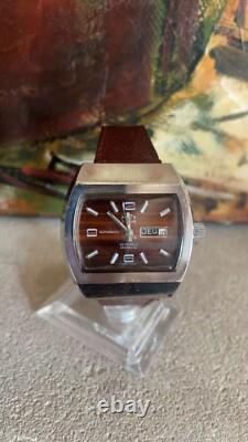 Belle montre mécanique automatique vintage Maty Suisse. Fonctionnelle. Forme TV