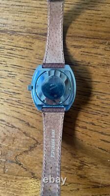 Belle montre mécanique automatique vintage Maty Suisse. Fonctionnelle. Forme TV