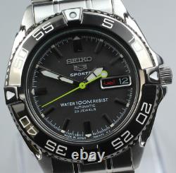 MINT Montre automatique noire pour homme Seiko 5 Sports SNZB23JC