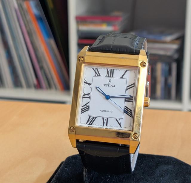 Montre Tank Automatique Festina 32.5 X 47 Mm Fonctionne Bracelet Neuf