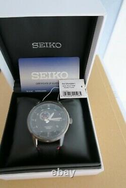 Montre automatique Seiko Carbon fiber dial style (ref SSA383k1)