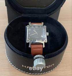 Montre automatique homme HAMILTON Lloyd Auto cuir gris analogique Montre automatique homme HAMILTON Lloyd Auto cuir gris analogique