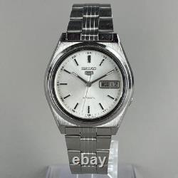 Montre automatique homme SEIKO 5 38 mm jour/date bracelet argent SS 7009-8761
