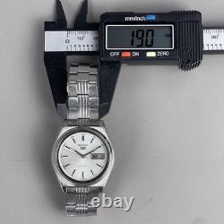 Montre automatique homme SEIKO 5 38 mm jour/date bracelet argent SS 7009-8761