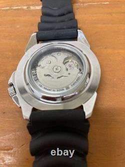 Montre-bracelet automatique pour homme Seiko 5 SNZE81J2 en caoutchouc indicat