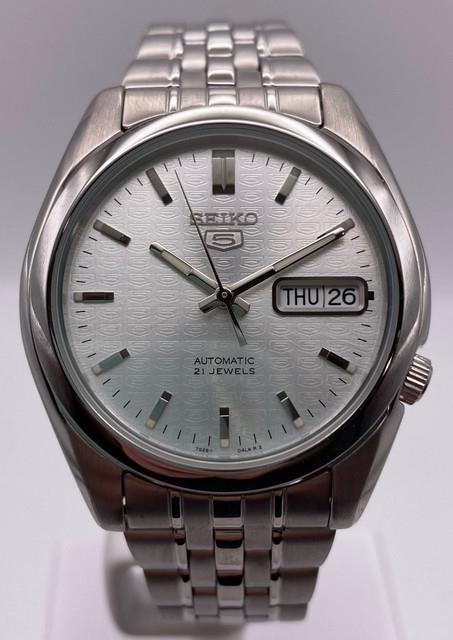 Montre Pour Homme Seiko 5 Automatique Cadran Argent&eacute; En Acier Inoxydable Snk3