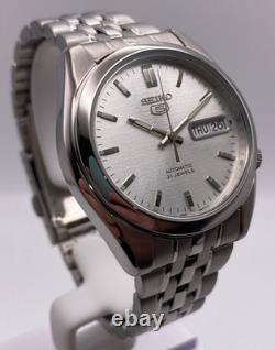 Montre pour homme Seiko 5 automatique cadran argenté en acier inoxydable SNK3