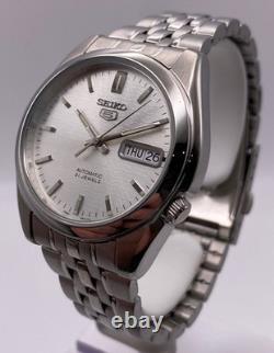 Montre pour homme Seiko 5 automatique cadran argenté en acier inoxydable SNK3