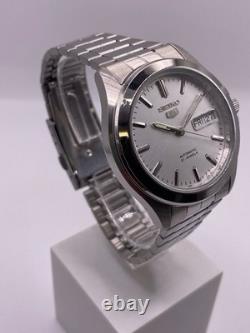 Montre pour homme Seiko 5 automatique cadran blanc bracelet en acier SNKK87K1 Montre pour homme Seiko 5 automatique cadran blanc bracelet en acier SNKK87K1