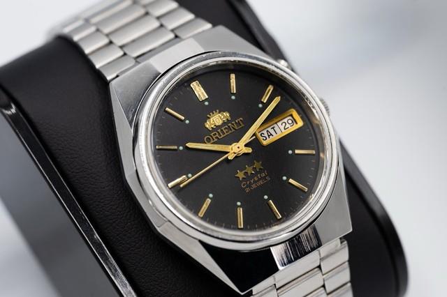 Orient Tri Star R&eacute;vis&eacute;e Automatique (46943) Jour/date Cadran Noir Acier