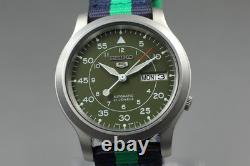 Presque comme neuve Montre automatique pour homme Seiko 5 7S26-02J0