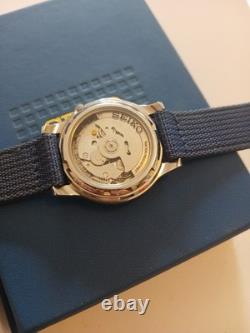 Seiko 5 SNK807K2 montre homme automatique cadran bleu jour/date acier