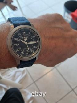 Seiko 5 SNK807K2 montre homme automatique cadran bleu jour/date acier