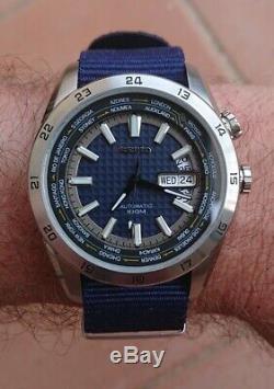 Seiko World Time GMT Automatique, bleu, lunette interne rotative 100m
